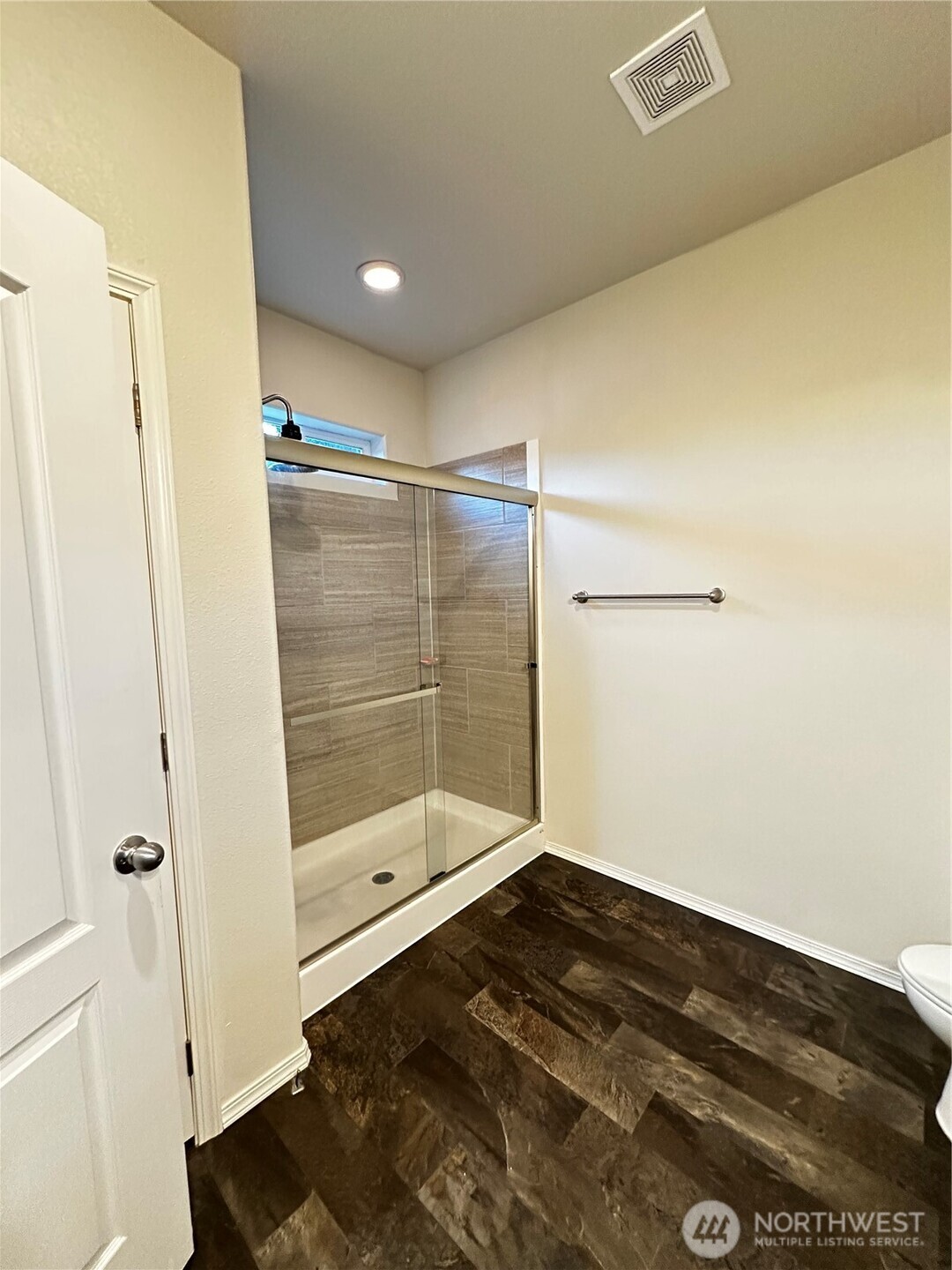 1720 Maple Lane, Unit 33 Kent, WA 98030 - Photo 10 of 20 a bathroom with a glass shower door