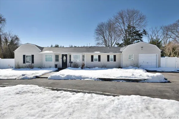 $699,999 | 62 Bayside Avenue, Amityville, NY 11701