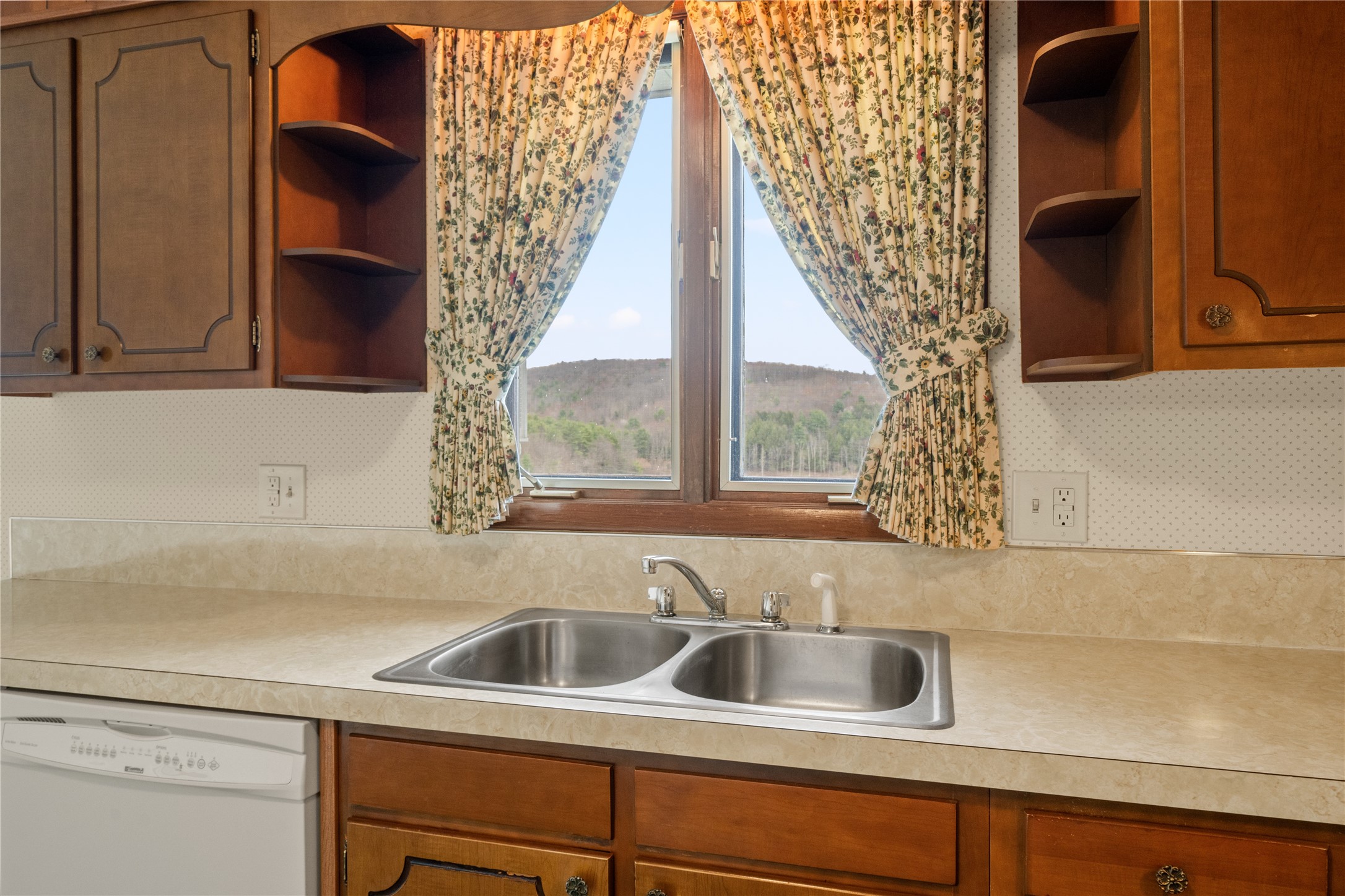 1204 Farm To Market Road Endicott, NY 13760 - Photo 5 of 39