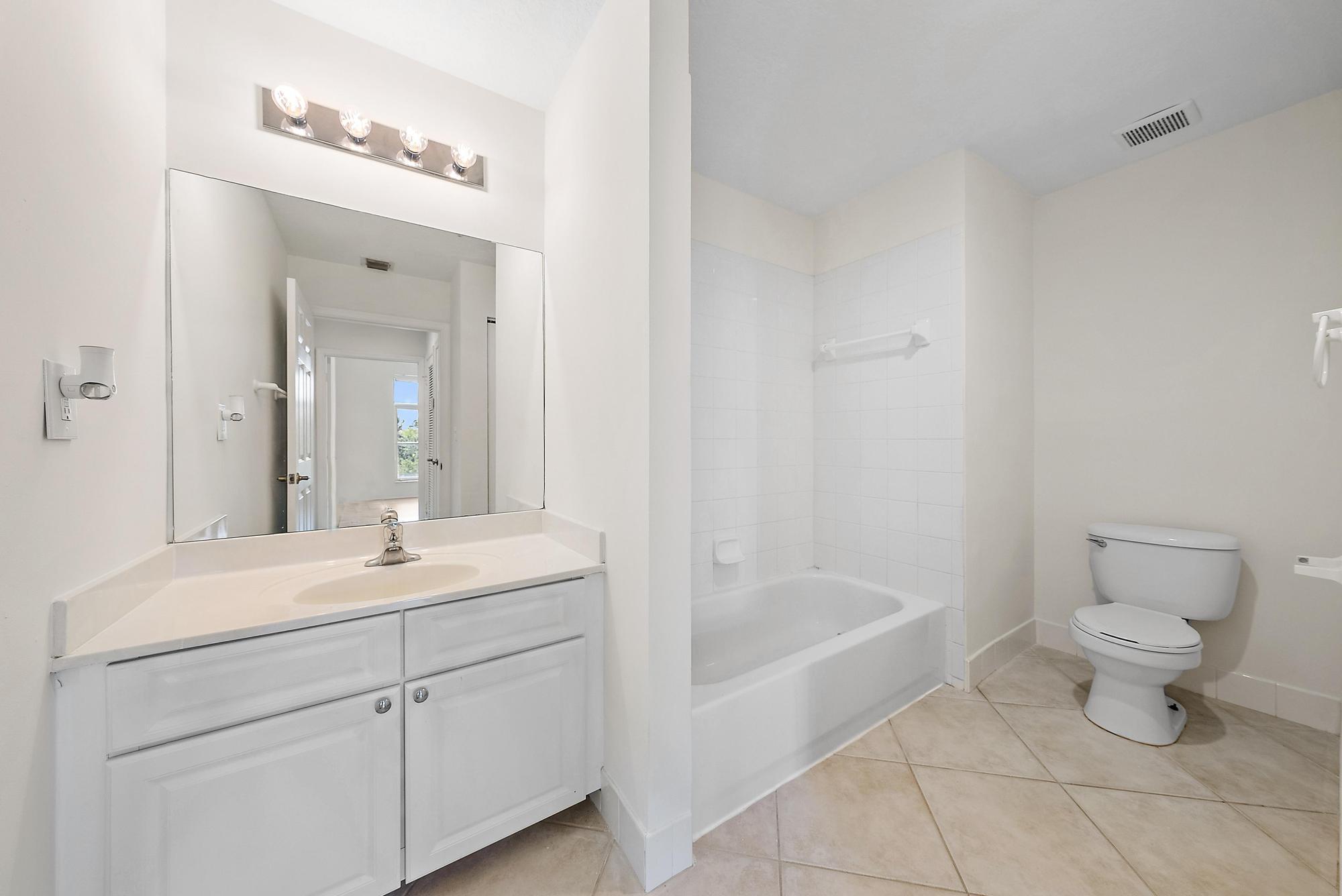 1209 Main Street, Unit 304 Jupiter, FL 33458 - Photo 10 of 15 1209 Main St apt 304-11