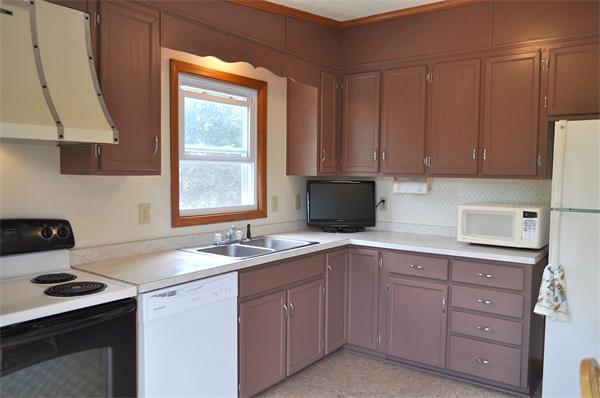 82 Wedgewood Road Worcester, MA 01602 - Photo 2 of 30 Gallery Image 2