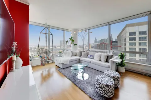 $395,000 | 1901 South Calumet Avenue, Unit 2208, Chicago, IL 60616