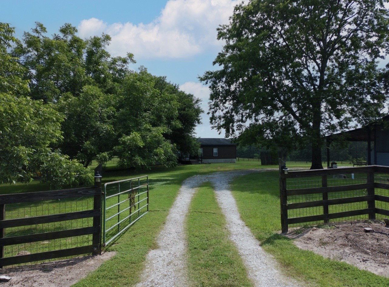 570 Four Notch Road Huntsville, TX 77340 - Photo 3 of 29