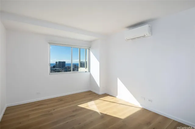 $5,250 | 999 Wilder Avenue, Unit 1604, Honolulu, HI 96822