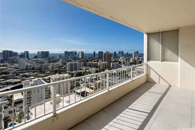 $5,250 | 999 Wilder Avenue, Unit 1604, Honolulu, HI 96822