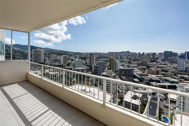 $5,250 | 999 Wilder Avenue, Unit 1604, Honolulu, HI 96822