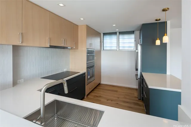 $5,250 | 999 Wilder Avenue, Unit 1604, Honolulu, HI 96822