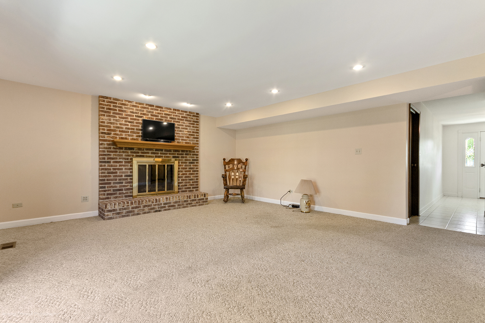 1570 West Goldengate Drive Addison, IL 60101 - Photo 11 of 34 a view of an empty room with fire place