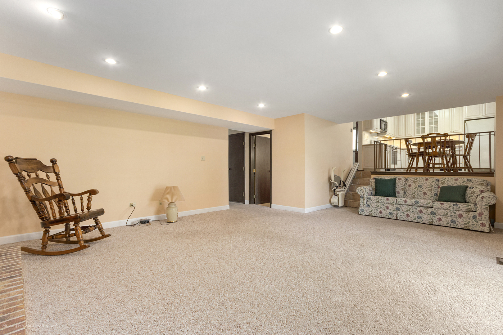 1570 West Goldengate Drive Addison, IL 60101 - Photo 10 of 34 a view of a livingroom with furniture