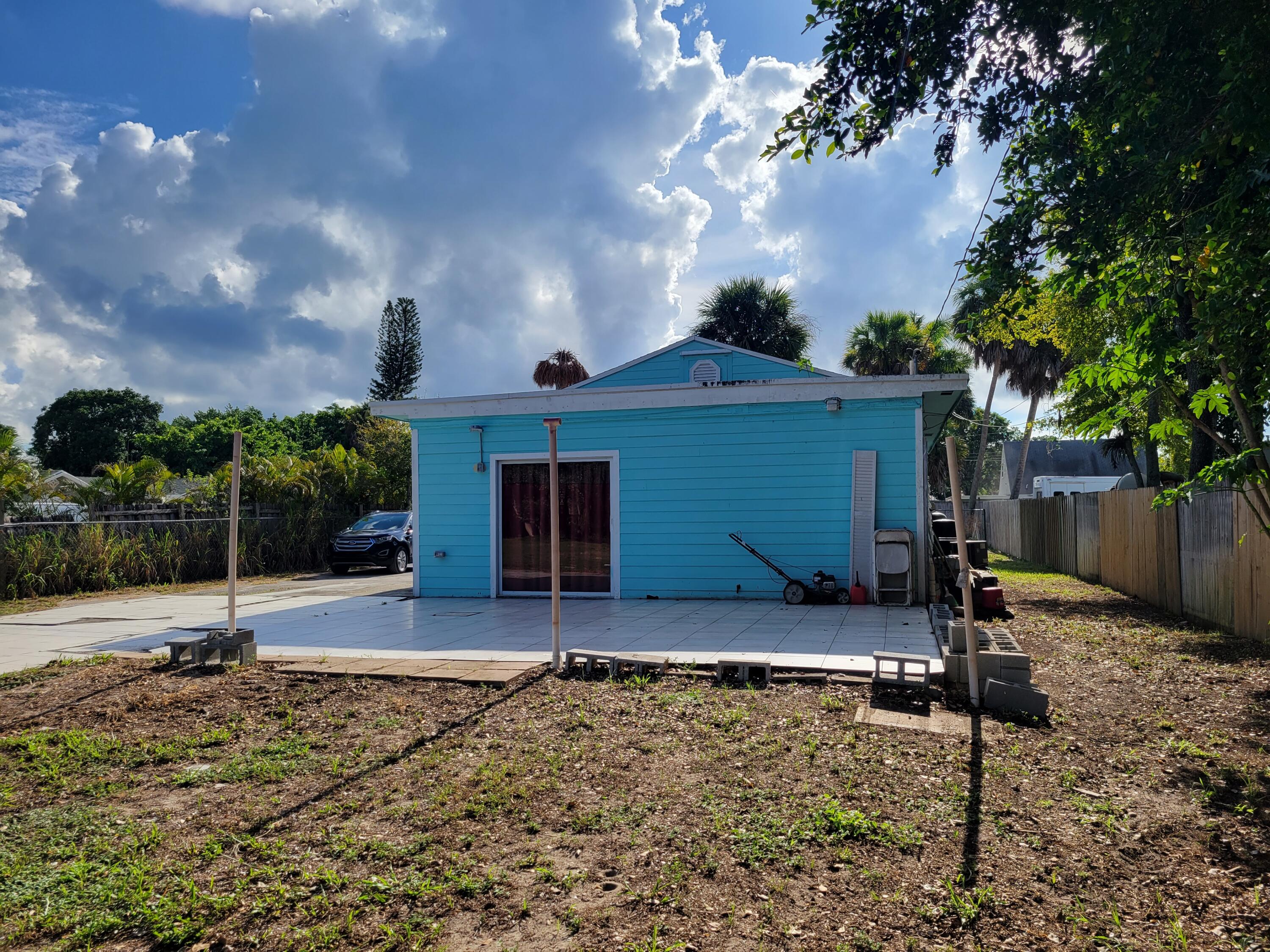 345 Tall Pines Road West Palm Beach, FL 33415 - Photo 4 of 22 20220827_092226