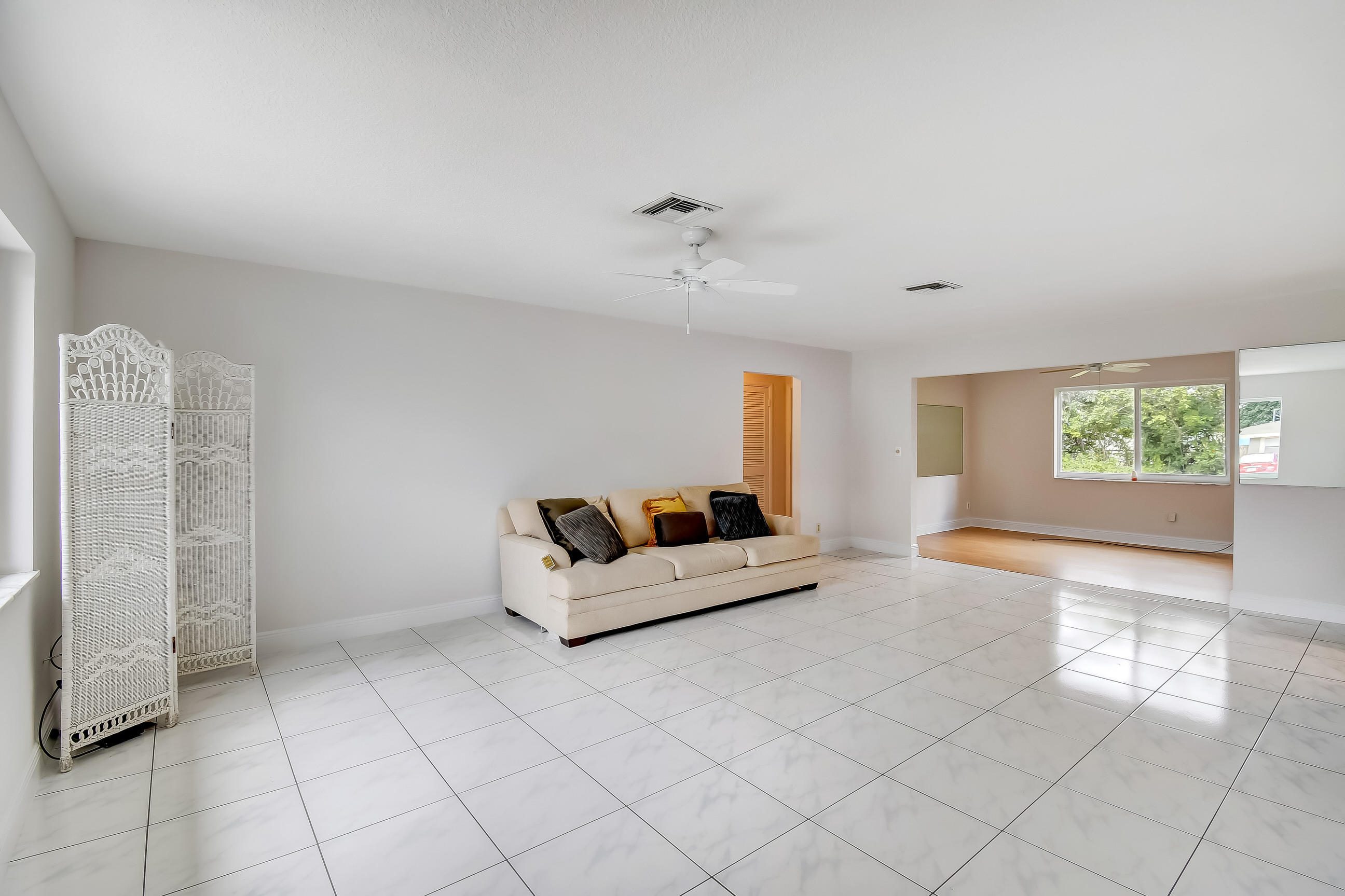 5153 Garfield Road Delray Beach, FL 33484 - Photo 12 of 39 Living Room