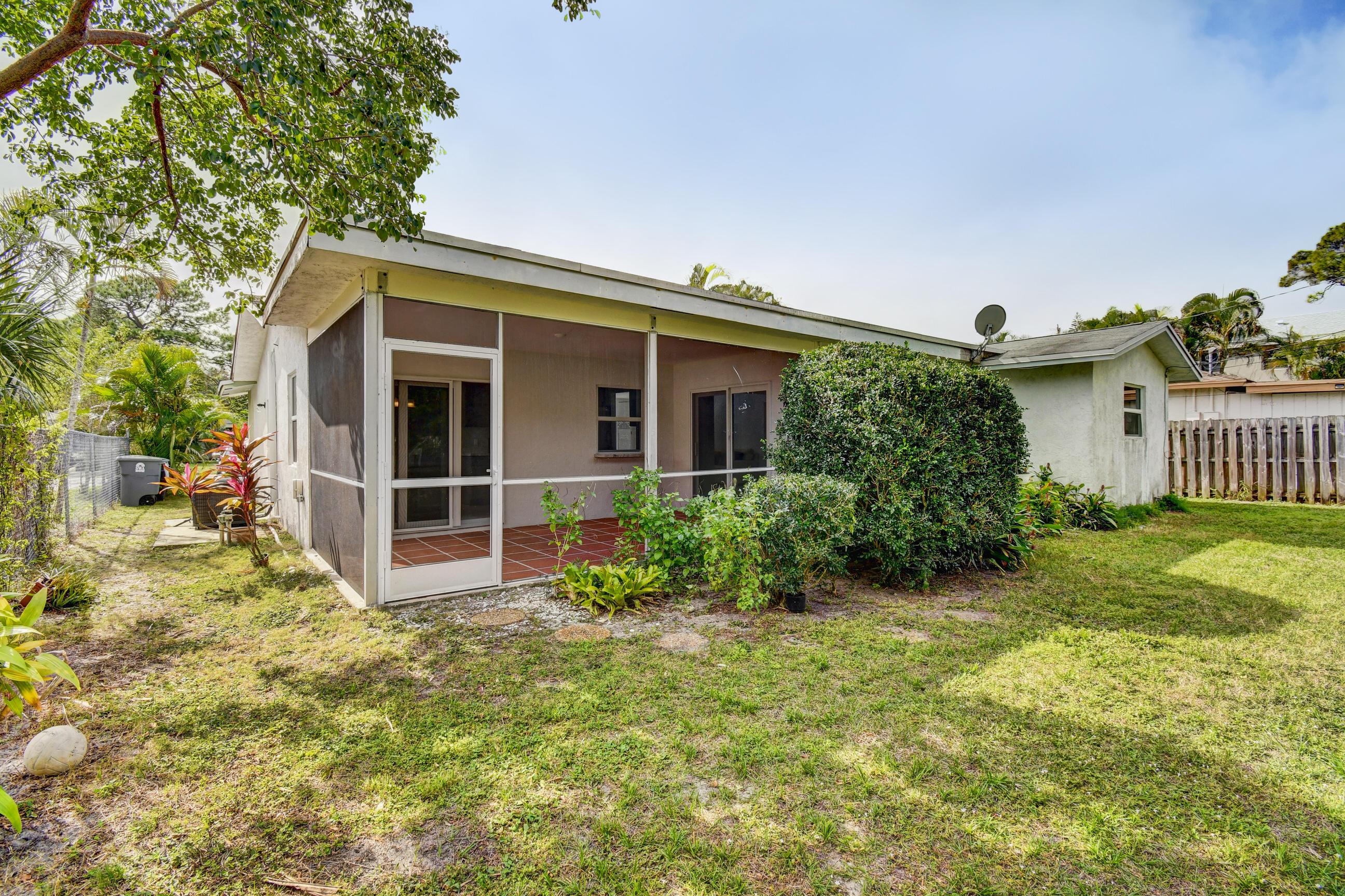 5153 Garfield Road Delray Beach, FL 33484 - Photo 32 of 39 Exterior Back