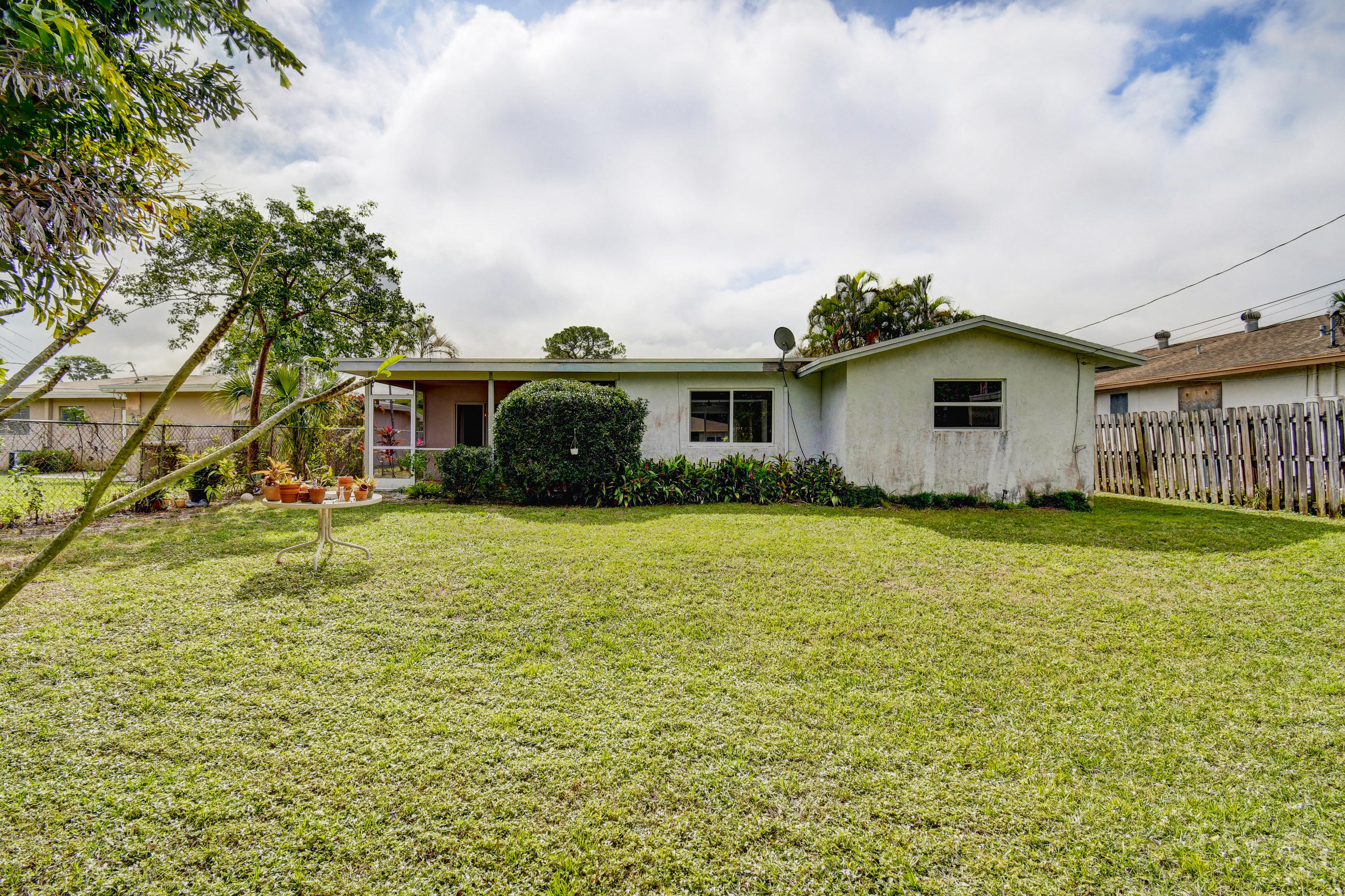 5153 Garfield Road Delray Beach, FL 33484 - Photo 35 of 39 Exterior Back