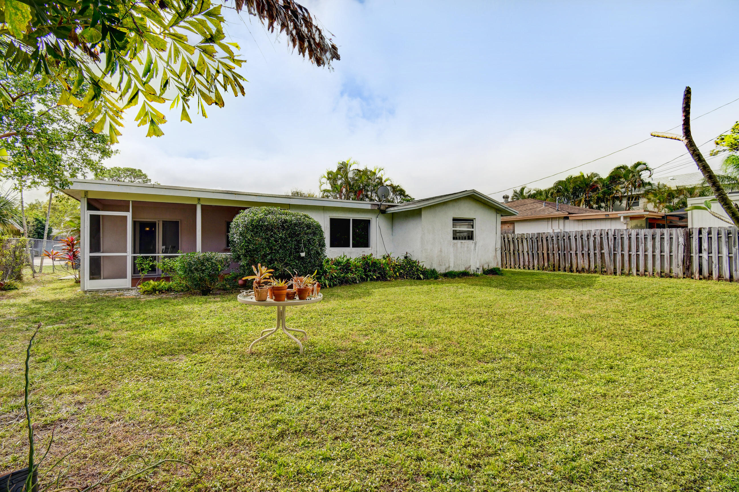 5153 Garfield Road Delray Beach, FL 33484 - Photo 36 of 39 Exterior Back