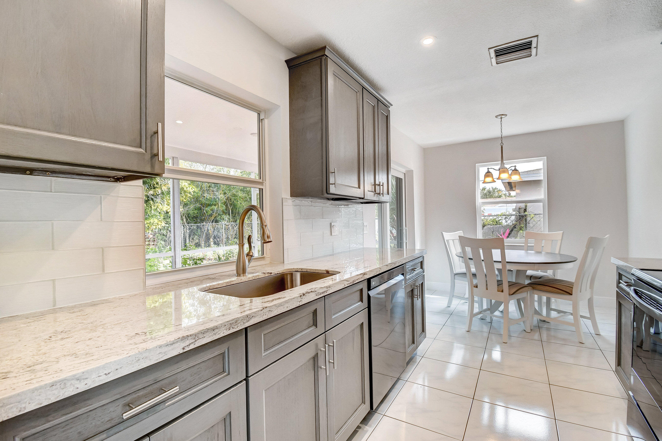 5153 Garfield Road Delray Beach, FL 33484 - Photo 4 of 39 Kitchen
