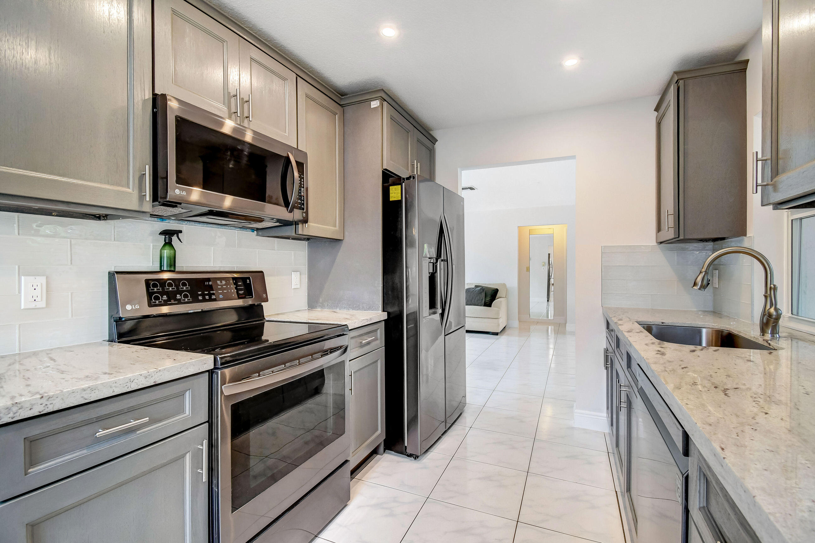 5153 Garfield Road Delray Beach, FL 33484 - Photo 6 of 39 Kitchen