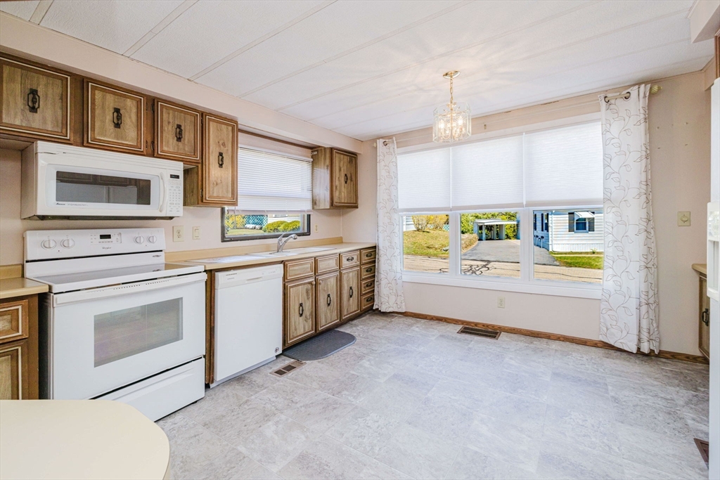 103 Peter Street Raynham, MA 02767 - Photo 13 of 37