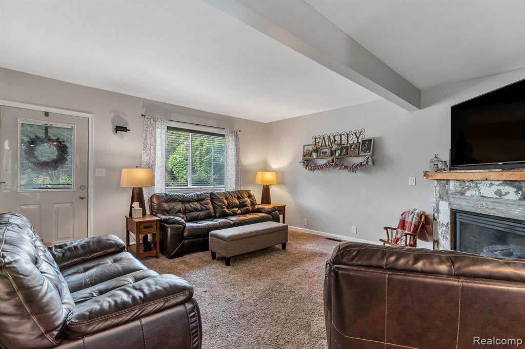 7487 Jordan Road Grand Blanc, MI 48439 - Photo 11 of 45 Gallery Image 11