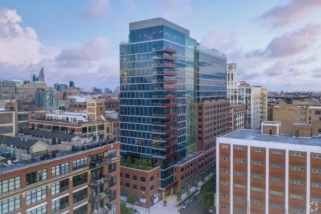 $2,663 | 205 South Peoria Street, Unit 1515, Chicago, IL 60607
