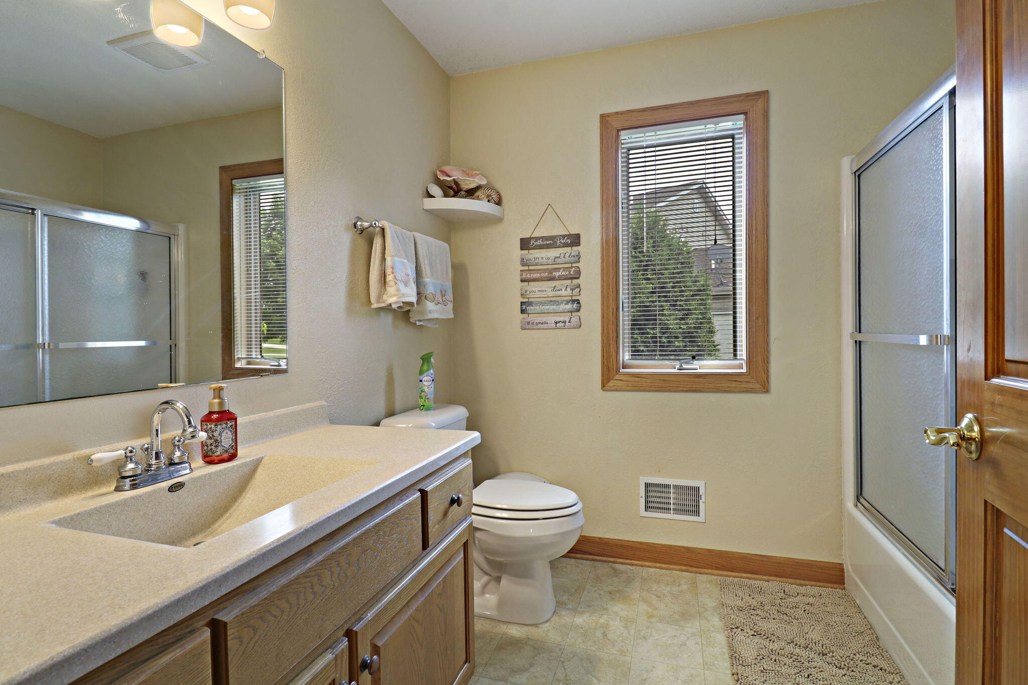 867 River Ridge Circle Waterford, WI 53185 - Photo 9 of 39 Bathroom