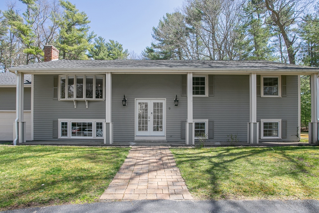 9 Debra Road Pembroke, MA 02359 - Photo 3 of 40 Gallery Image 3
