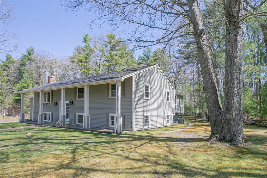 9 Debra Road Pembroke, MA 02359 - Photo 4 of 40 Gallery Image 4