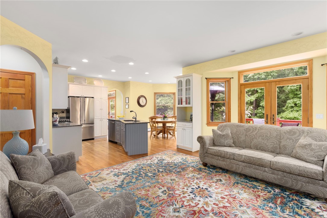 35 Great Road Barrington, RI 02806 - Photo 11 of 37