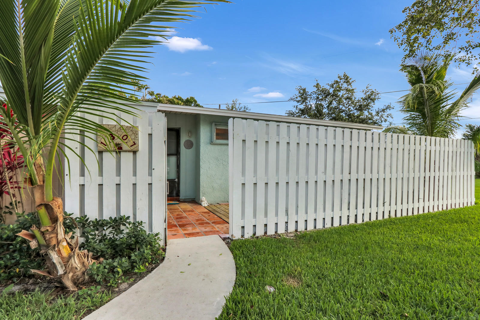 1307 Chippewa Street Jupiter, FL 33458 - Photo 2 of 23 02_Image_2_of_20_mls
