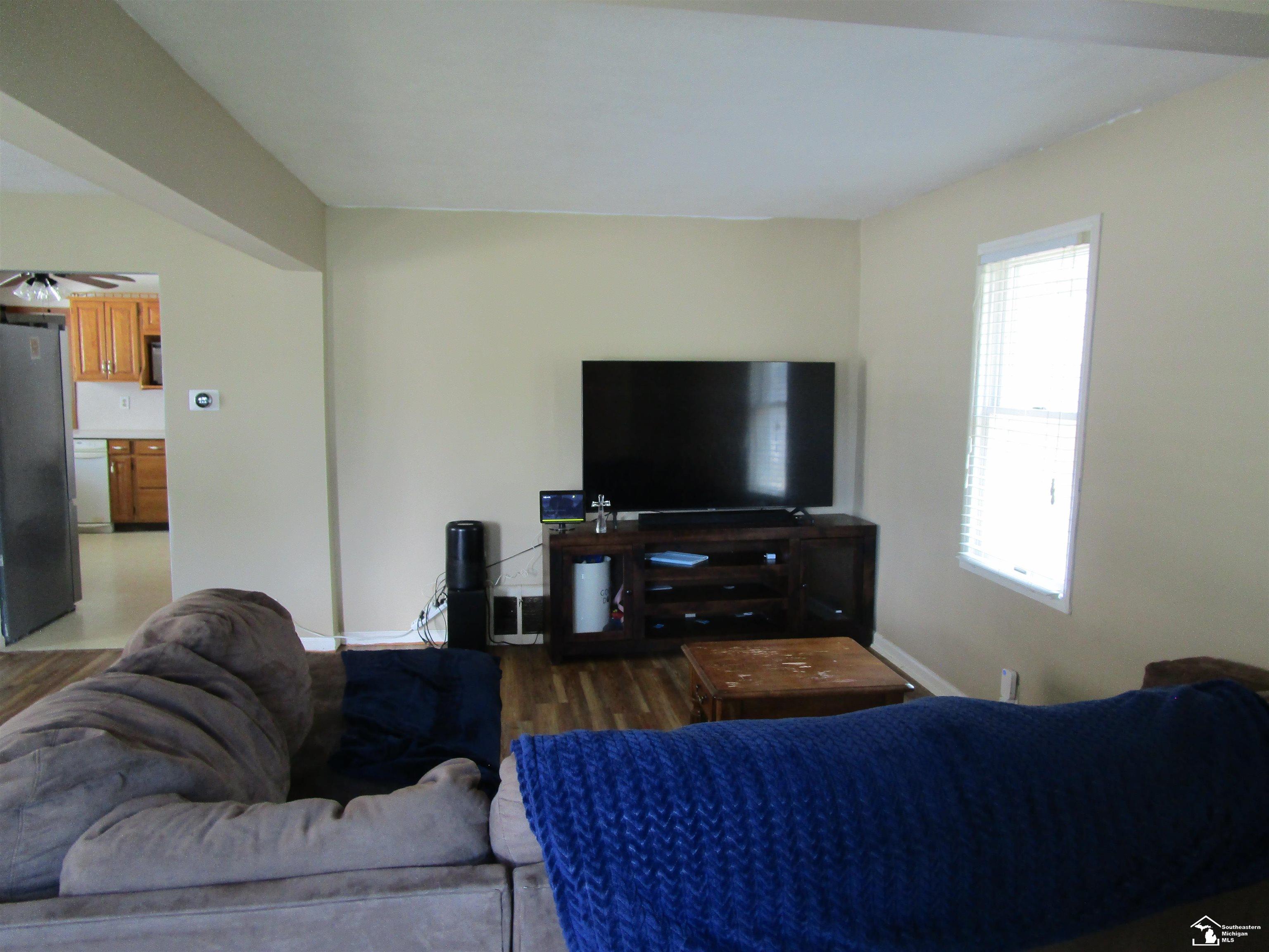 2342 Vivian Road Monroe, MI 48162 - Photo 5 of 32