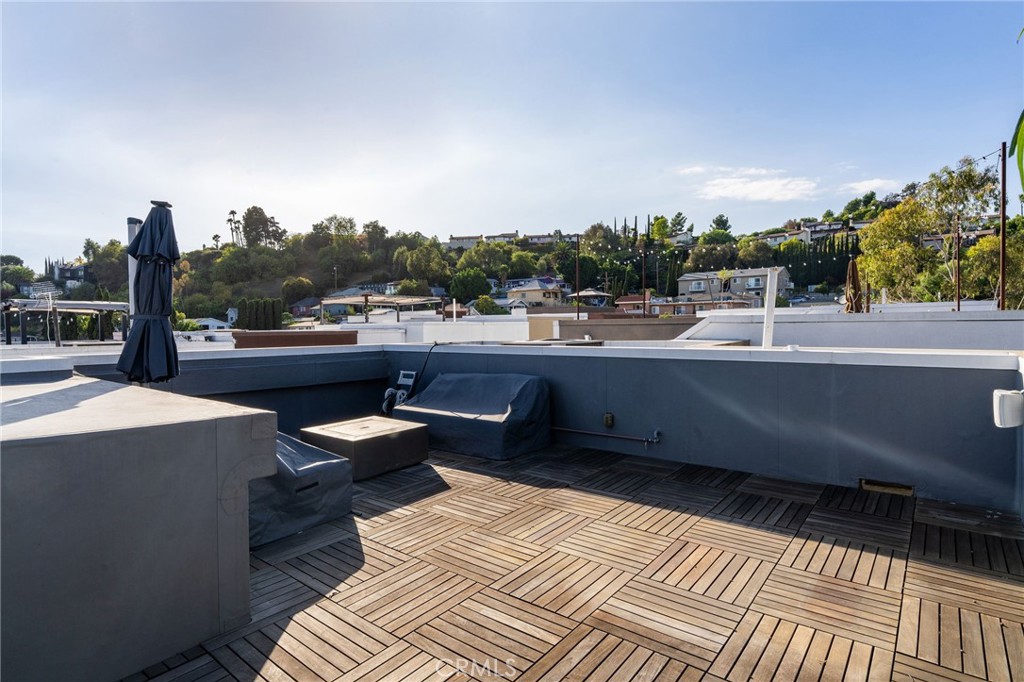2201 Tom Mix Road Silver Lake, CA 90026 - Photo 22 of 25 a view of a balcony with furniture