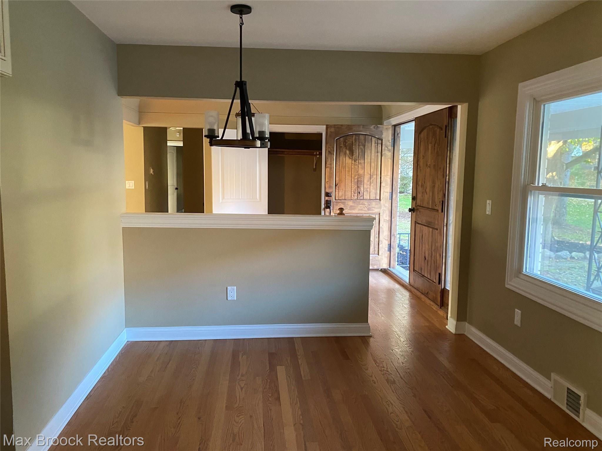773 Redwood Court Rochester, MI 48309 - Photo 6 of 12 36BD89F2-23A3-481E-82DC-EDDCAC45FB18.jpeg
