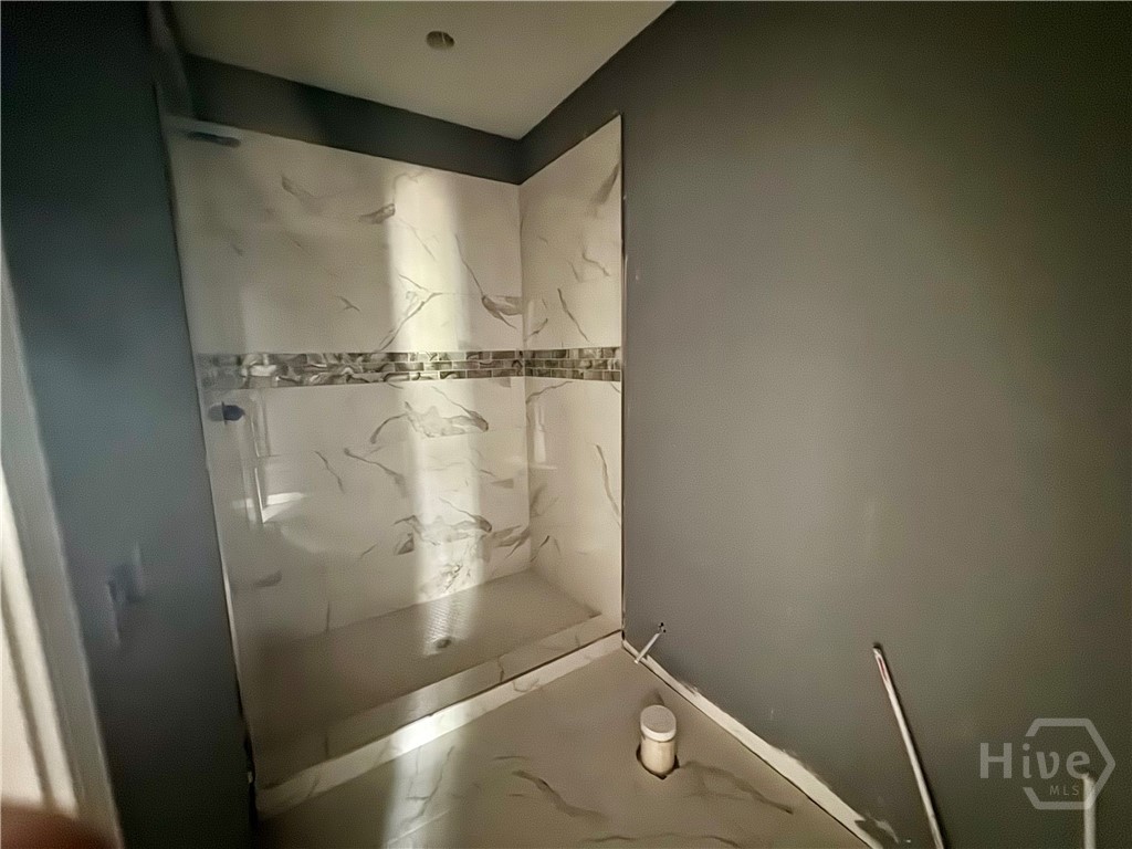 802 West 44th Street Savannah, GA 31405 - Photo 11 of 18 Bathroom
