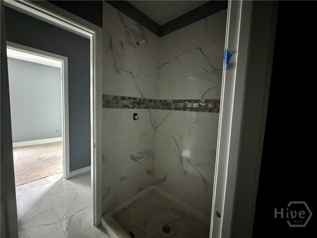 802 West 44th Street Savannah, GA 31405 - Photo 13 of 18 Jack/Jill Bathroom