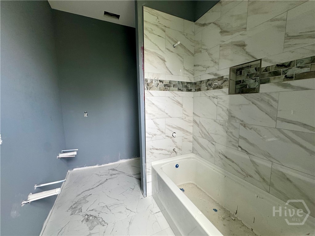 802 West 44th Street Savannah, GA 31405 - Photo 16 of 18 Bathroom