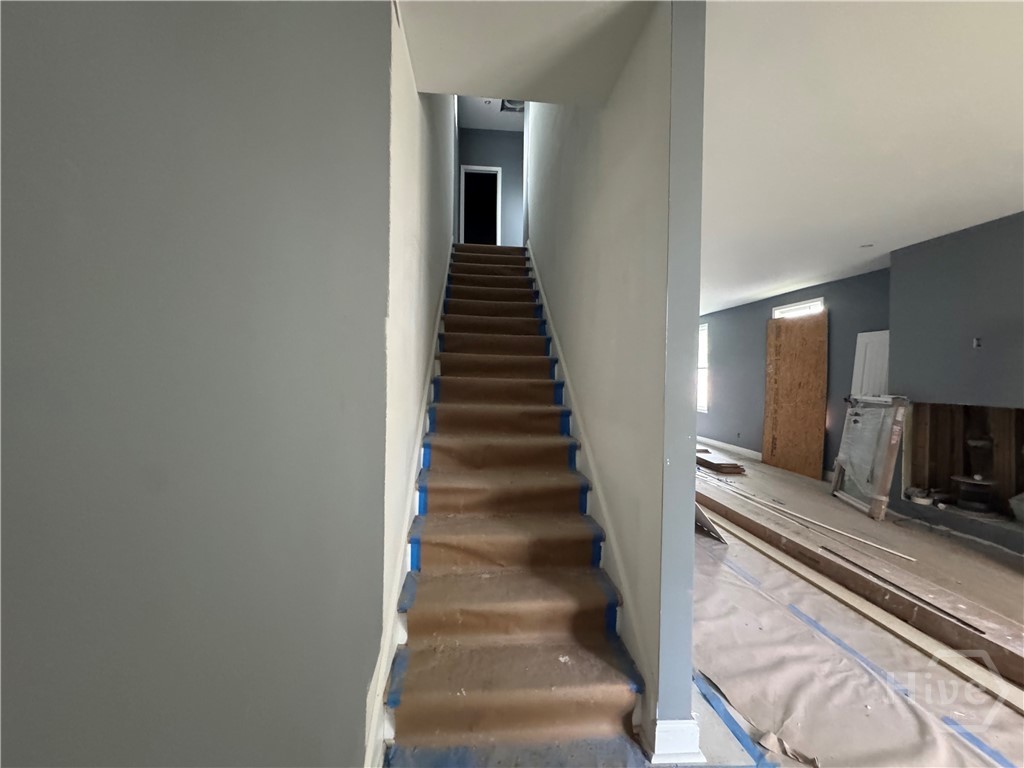 802 West 44th Street Savannah, GA 31405 - Photo 6 of 18 Stairs