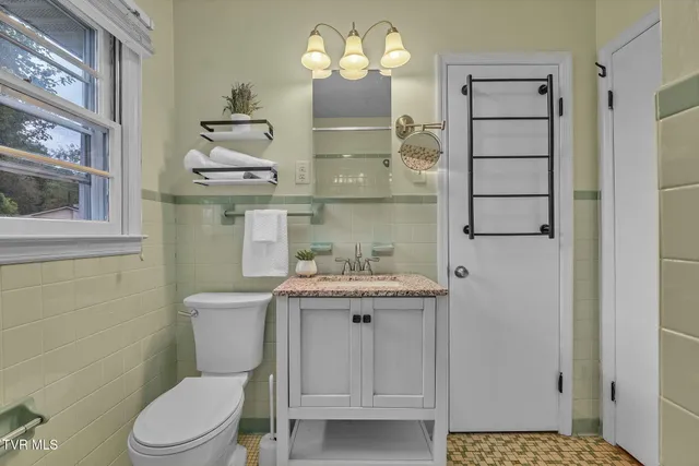 $239,900 | 135 Montrose Drive, Bristol, VA 24201