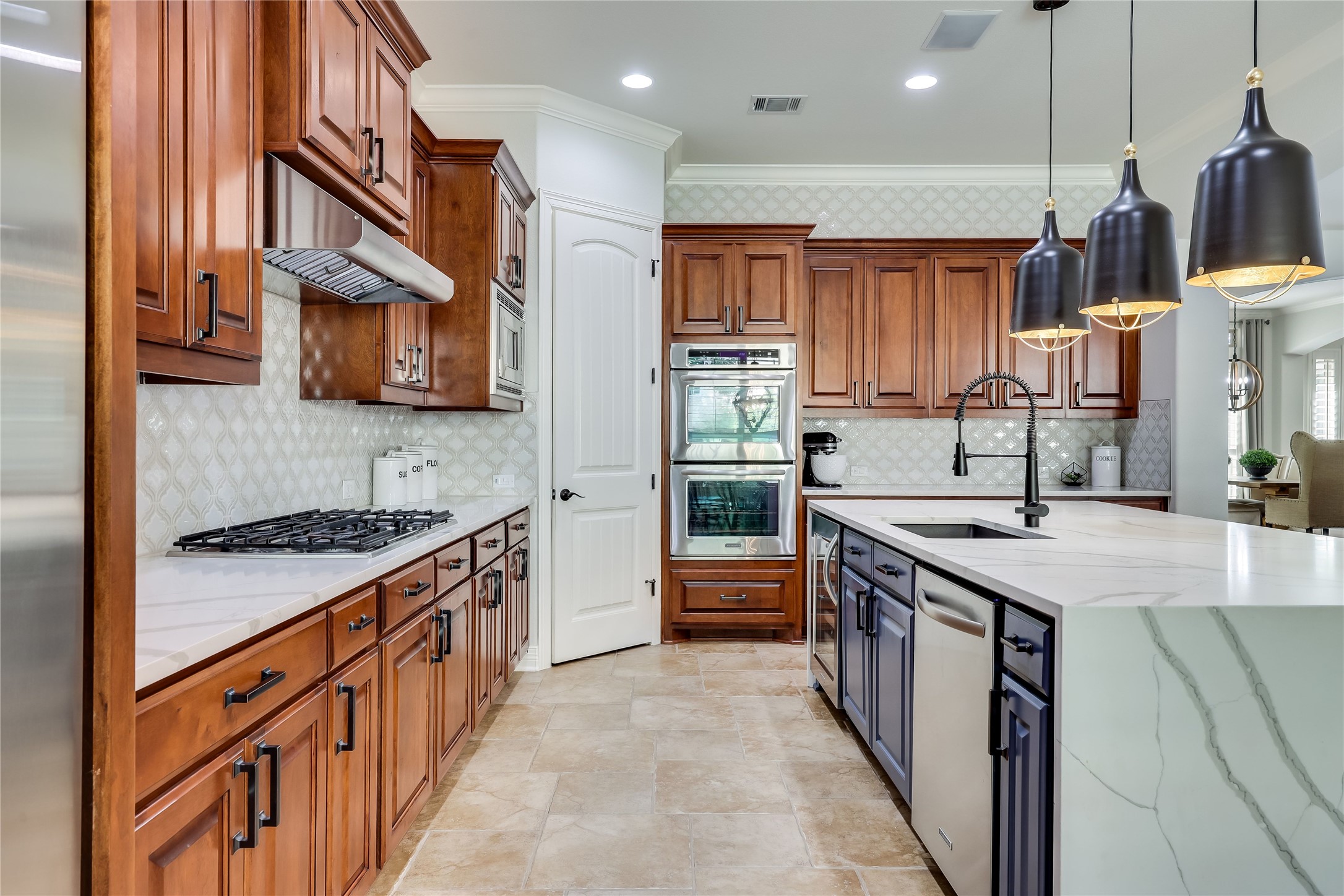 401 Bluff View Road Cedar Park, TX 78613 - Photo 23 of 40 Culinary aspirations come alive in this kitchen featuring a gas range and a spacious center island.