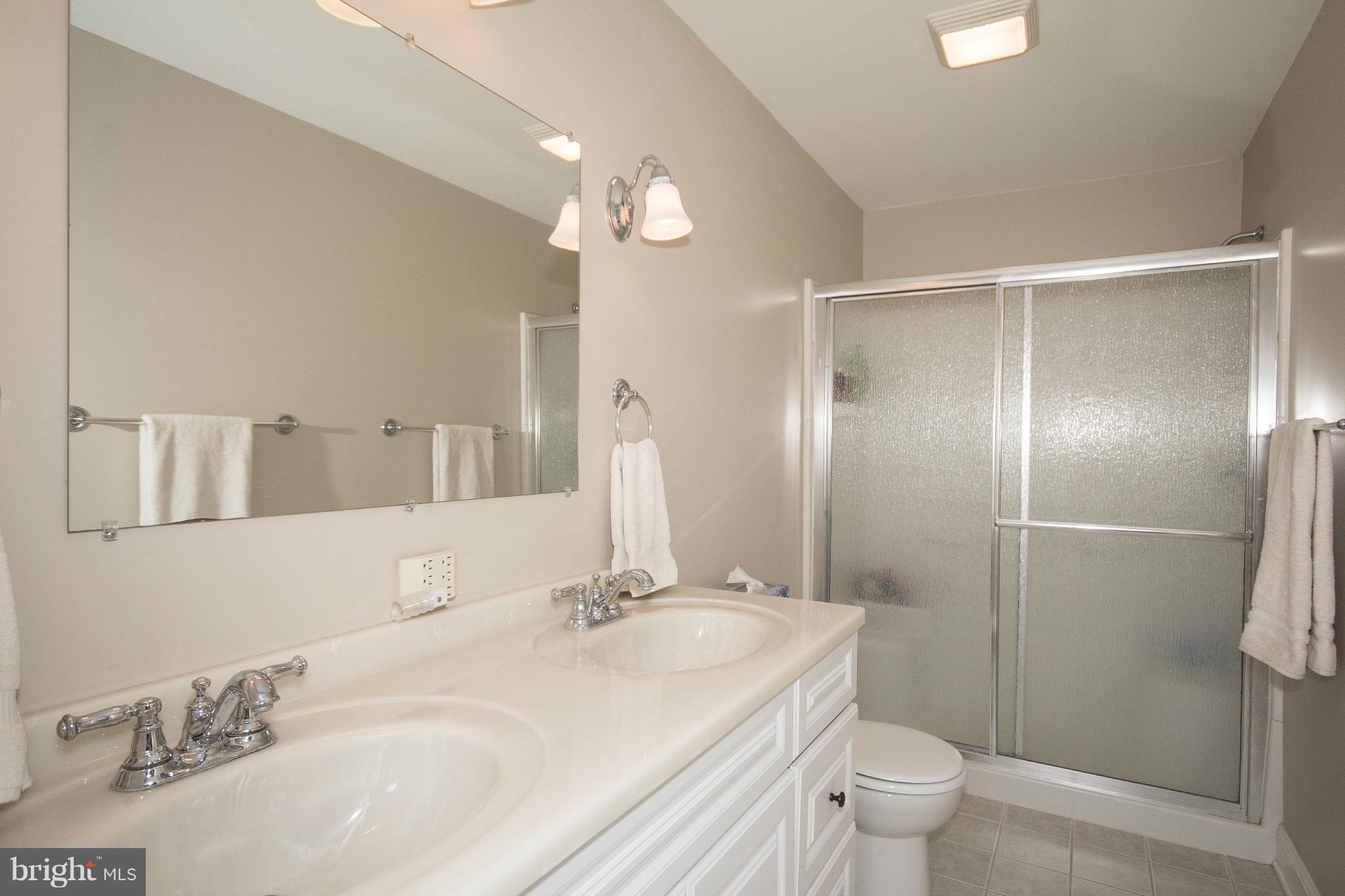 8622 Tall Oaks Road Baltimore, MD 21219 - Photo 22 of 30 Bath (Master)