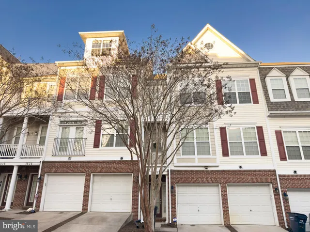 $395,000 | 1832 Cedar Cove Way, Unit 24B, Woodbridge, VA 22191