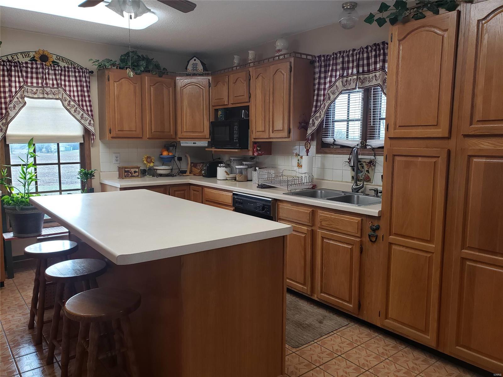 350 George Bluff Loop Belknap, IL 62908 - Photo 5 of 34 Gallery Image 5