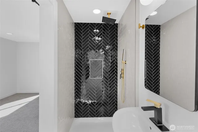 $1,000,000 | 5150 South Creston Street, Seattle, WA 98178