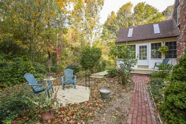 40 Allen Place, Unit 40 Scituate, MA 02066 - Photo 14 of 23 a house view with a seating space