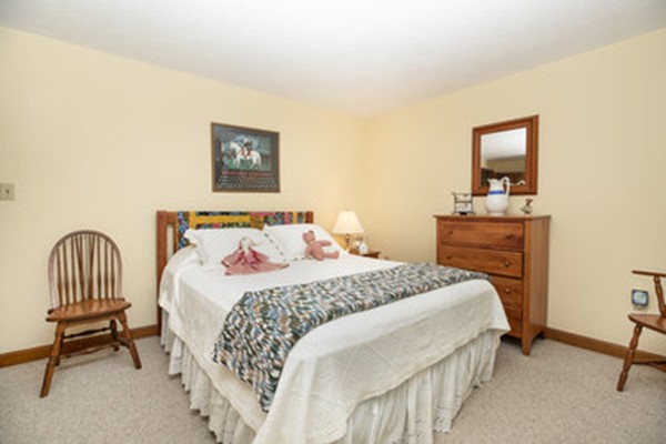 40 Allen Place, Unit 40 Scituate, MA 02066 - Photo 10 of 23 a bedroom with a bed and a chair