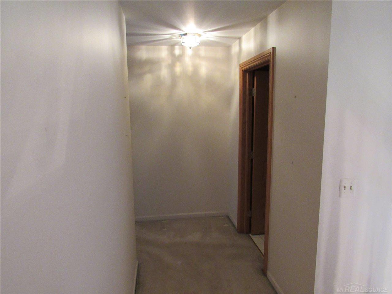 2204 Rochelle Park Drive Rochester, MI 48309 - Photo 15 of 43 31349846-14.JPG