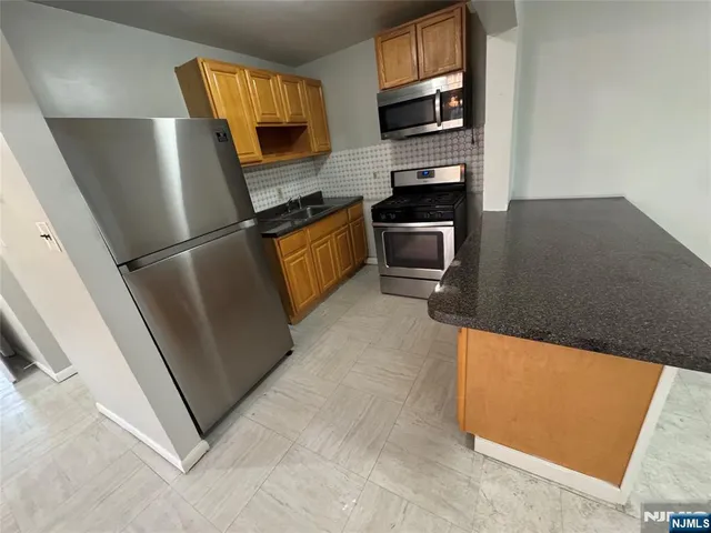 $2,300 | 103 Prospect Avenue, Bayonne, NJ 07002