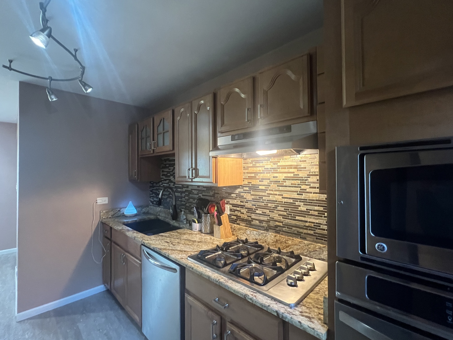 18840 May Street Homewood, IL 60430 - Photo 7 of 29 Gallery Image 7