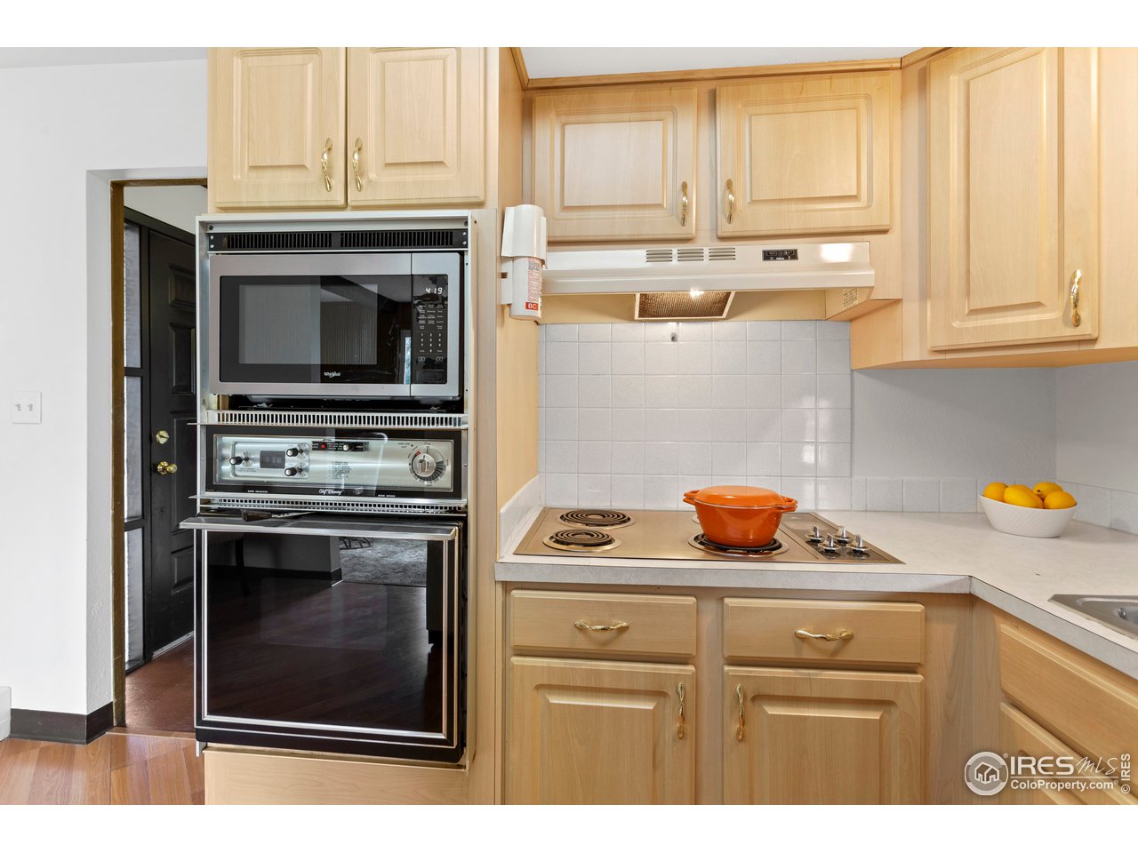 5758 Rustic Knolls Drive Boulder, CO 80301 - Photo 5 of 28 a kitchen with a stove and a microwave