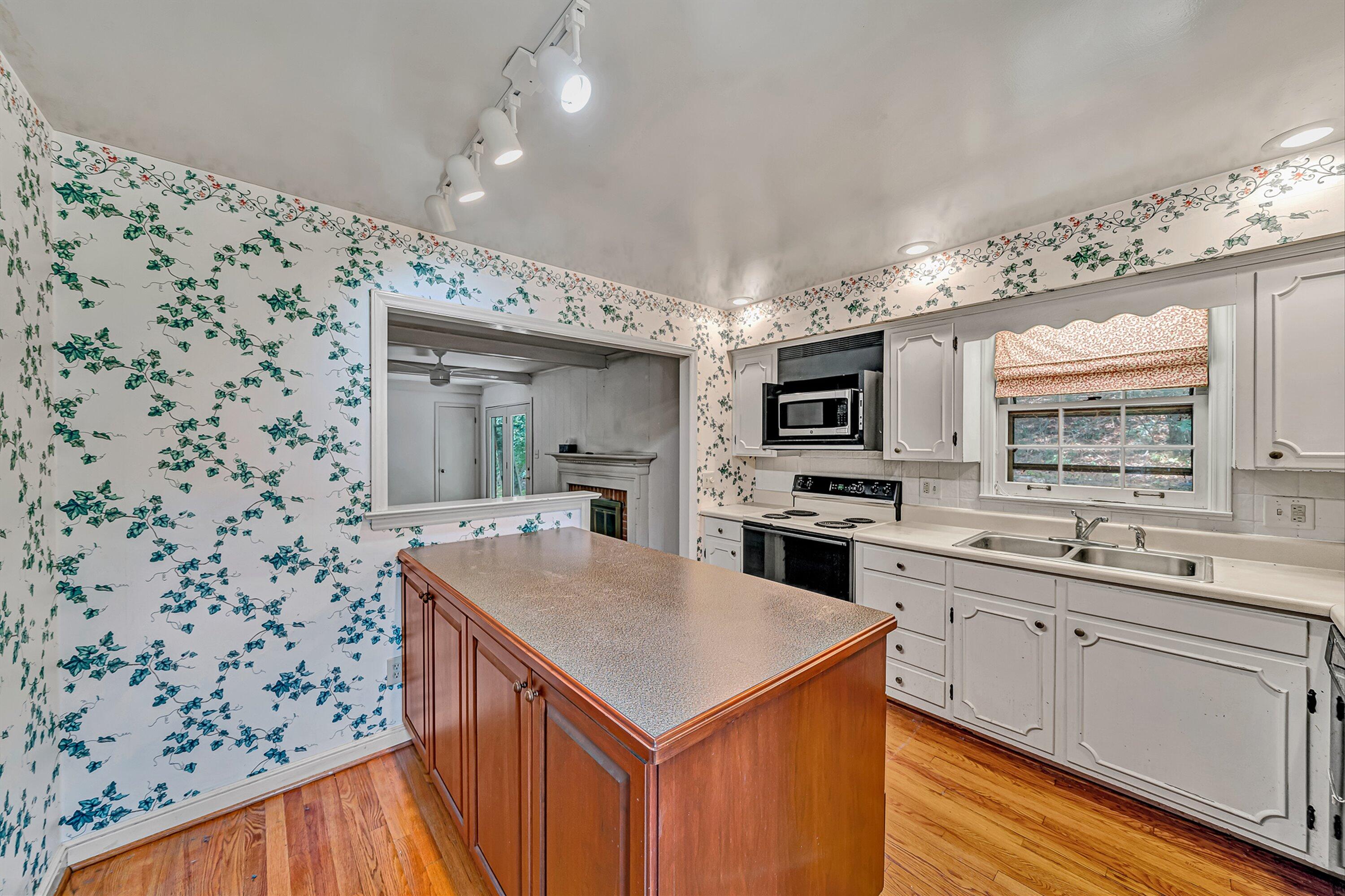 3331 Longhorn Road Roanoke, VA 24018 - Photo 11 of 30 11-VM-09701