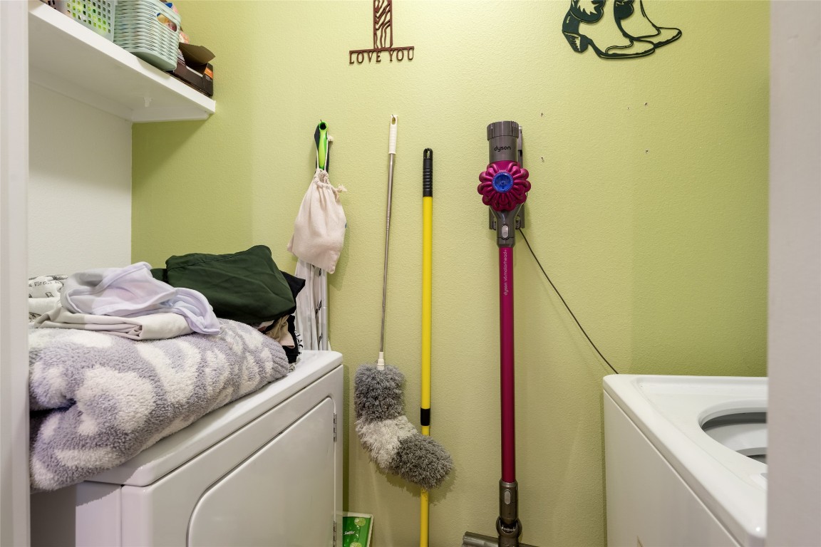 6900 East Riverside Drive, Unit 12 Austin, TX 78741 - Photo 14 of 27 a living room with furniture and flowers