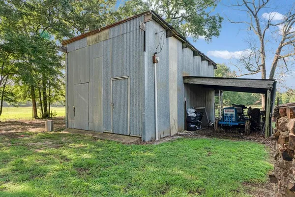 a view of a back yard of the house